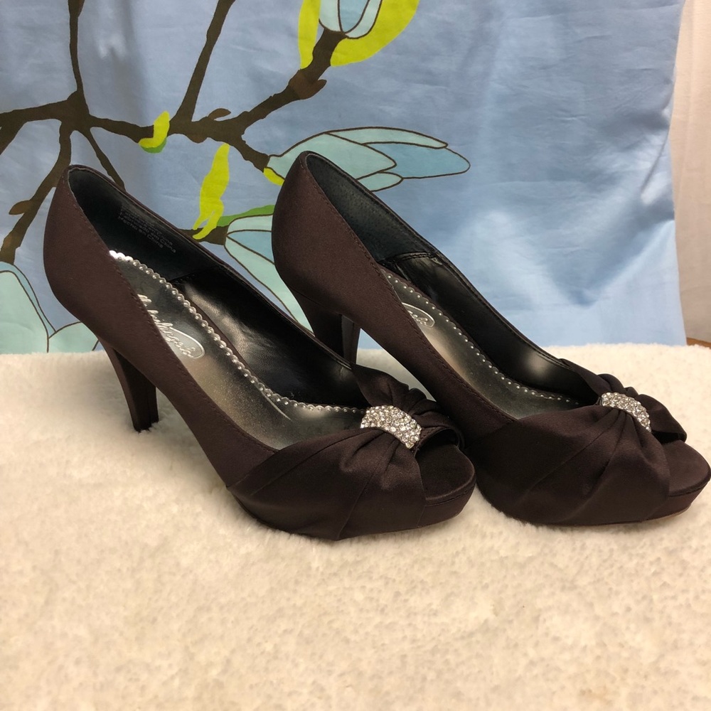 Michaelangelo Diana Shoes 9M Brown 4 1/4” Heel